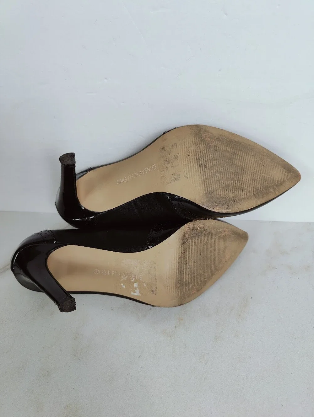 Saks Fifth Avenue Black Leather Pointed-Toe Pumps Wingtip Brogue Detailing, 8.5